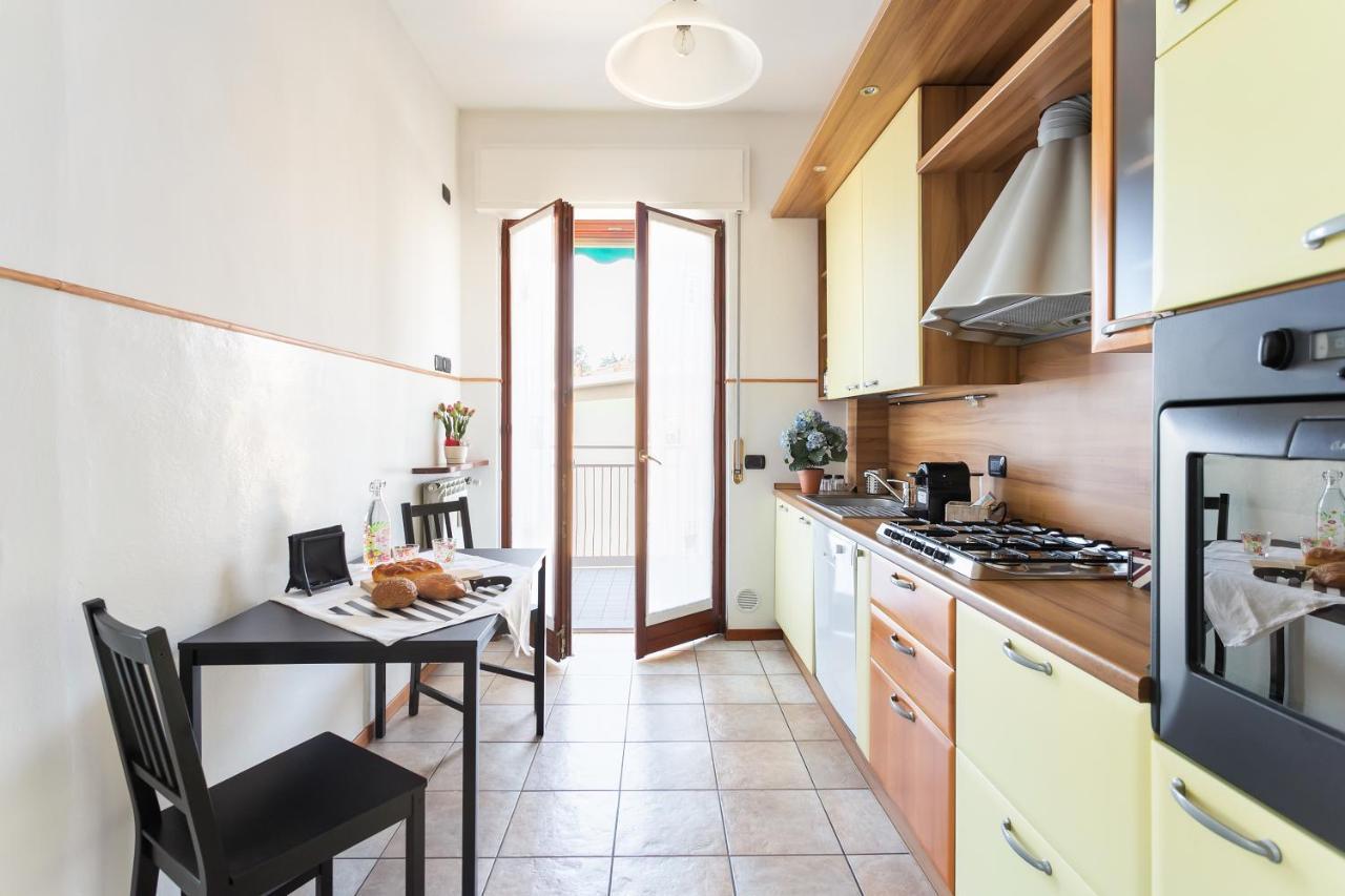 Santa Chiara Apartment By Myhomeincomo Ngoại thất bức ảnh