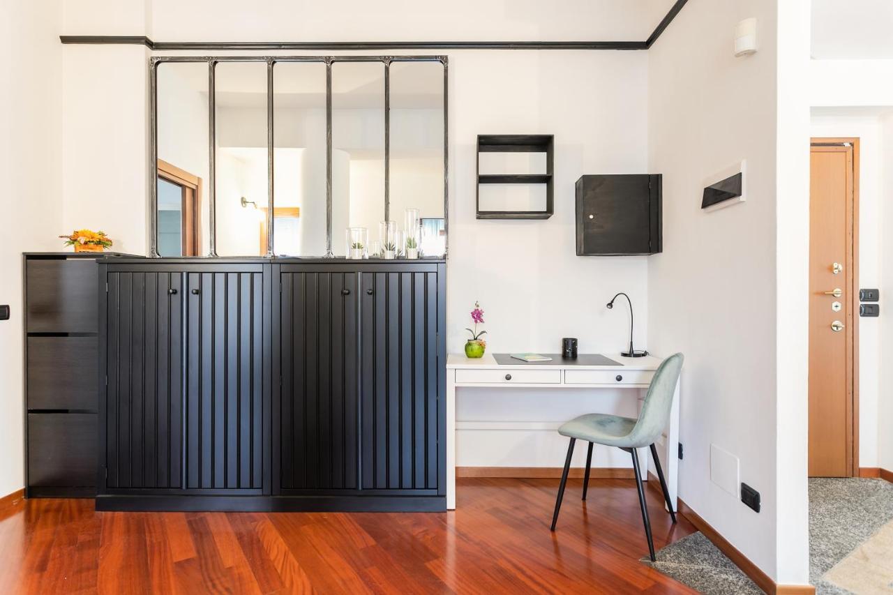 Santa Chiara Apartment By Myhomeincomo Ngoại thất bức ảnh