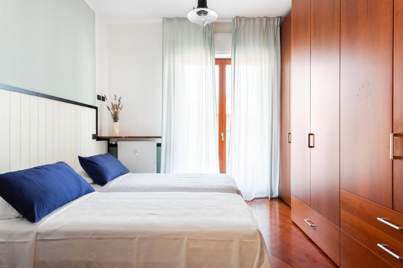 Santa Chiara Apartment By Myhomeincomo Ngoại thất bức ảnh