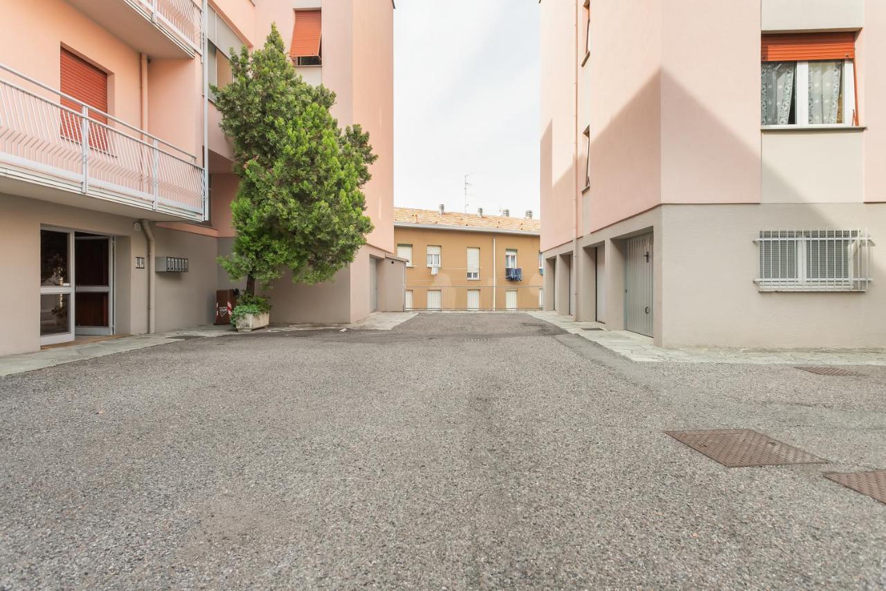 Santa Chiara Apartment By Myhomeincomo Ngoại thất bức ảnh